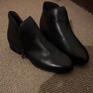 Munro Black Rubber Sole